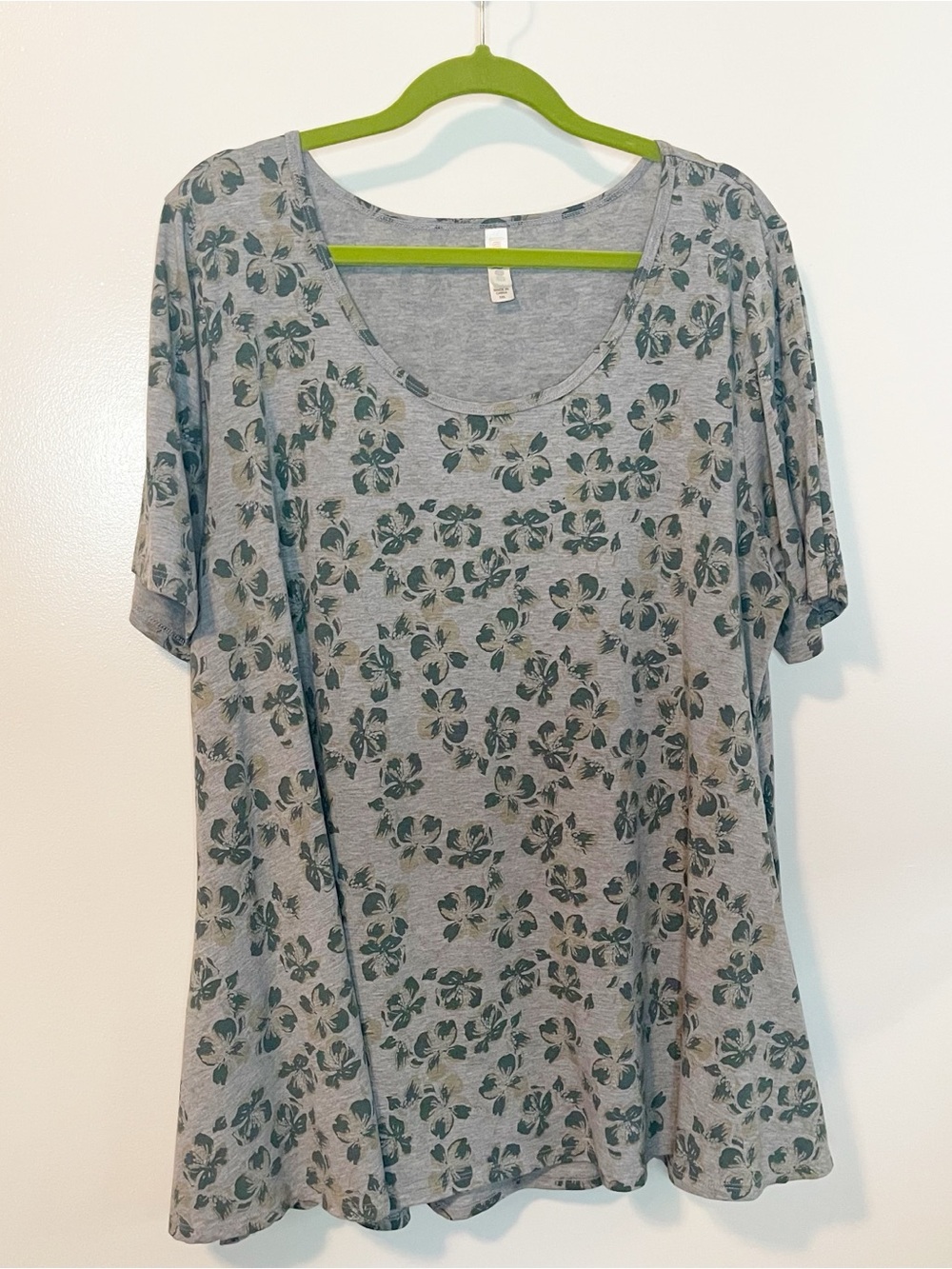 Lularoe 3XL Four Leaf Clover Top #23